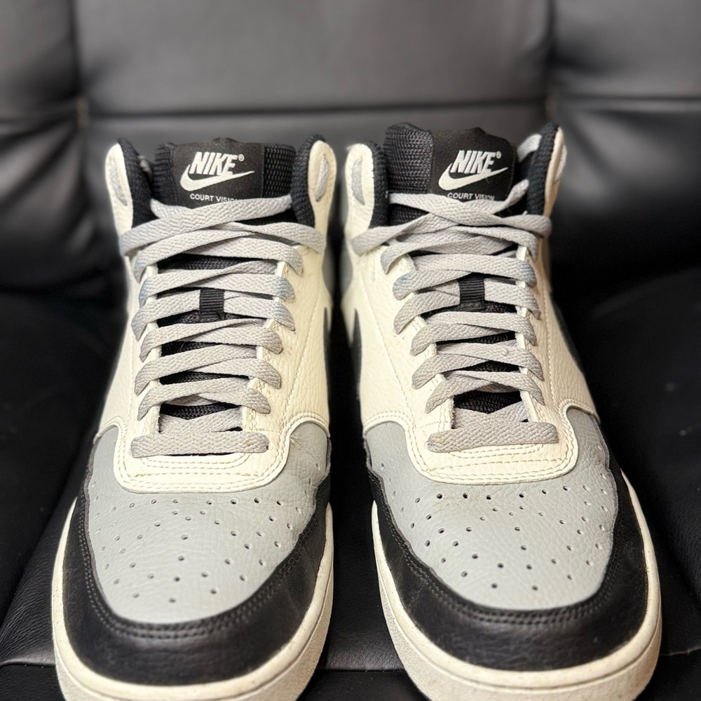 Nike Men's Black and White Court Vision